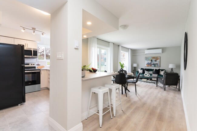 Building Photo - Beautiful, Modern and Fully Renovated 3 Be...