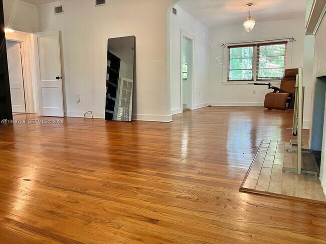 Foto del edificio - 119 Cadima Ave