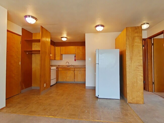 Foto del edificio - 2 Bedroom Apartment ~ Close to Campus ~ Ca...