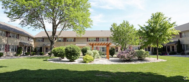 Bay Village Townhomes Whitefish Bay Wi Apartments Com