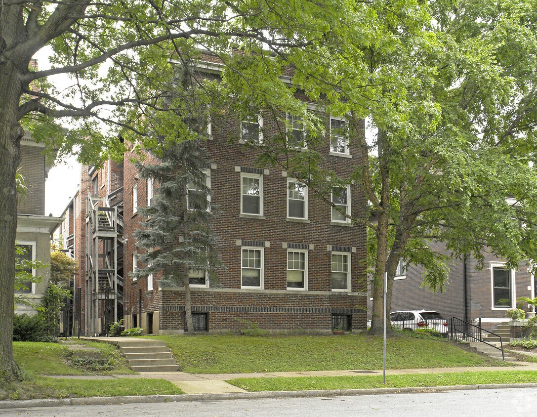 Foto principal - 5050-5054 Washington Pl
