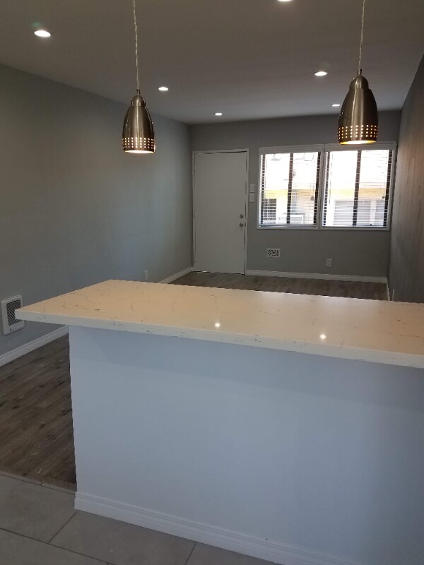 Foto del edificio - 1068 W 12th St