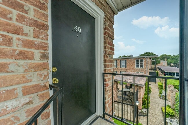 Building Photo - 6410 Del Monte Dr
