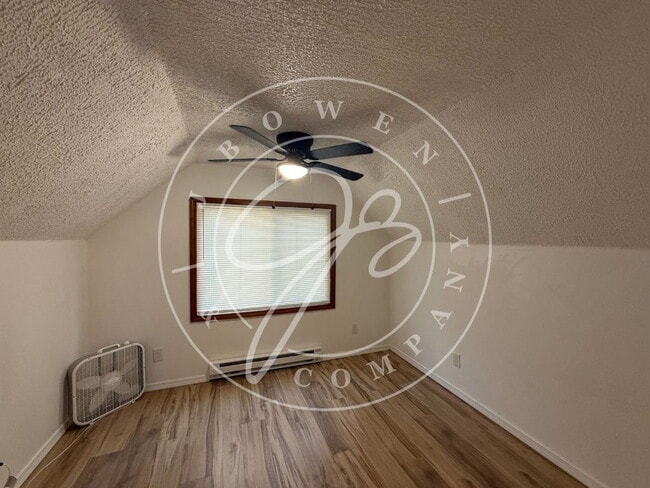 Building Photo - Close to University of Toledo 4 bedroom 2 bathroom home.