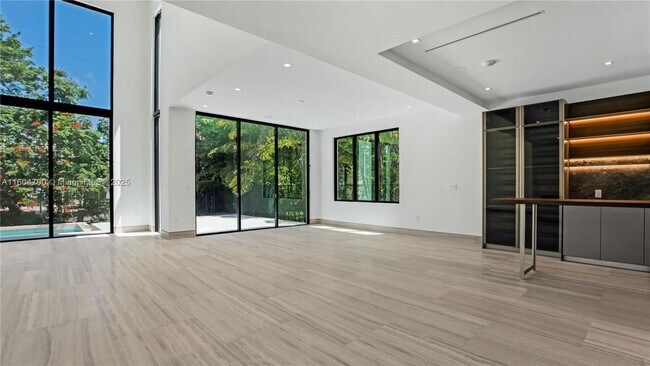 Foto del edificio - 345 W 46th St