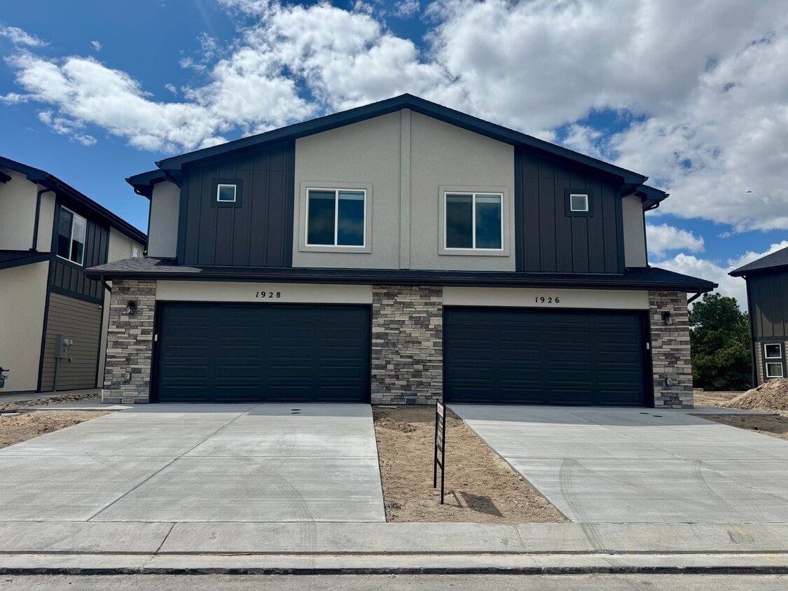 New Construction 3 Bedroom Townhome in University Park - New Construction 3 Bedroom Townhome in University Park