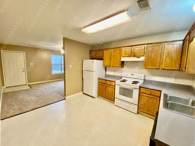 Building Photo - 2 BED & 2 BATH / NO PETS / S8 ACCEPTED