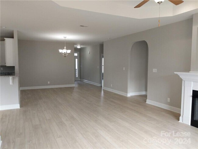 Building Photo - 835 Wisteria Wy