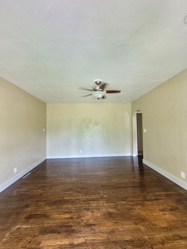 Foto del edificio - Available Now! 3 Bedroom 1 Bath house!