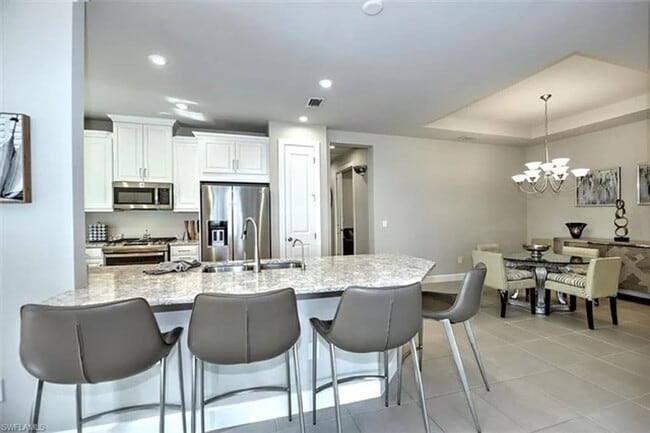 Building Photo - ** BEAUTIFUL SINGLE FAMILY PRIVATE POOL HOME AVAILABLE STARTING AUGUST 1, 2026 ** LONG-TERM TENAN...