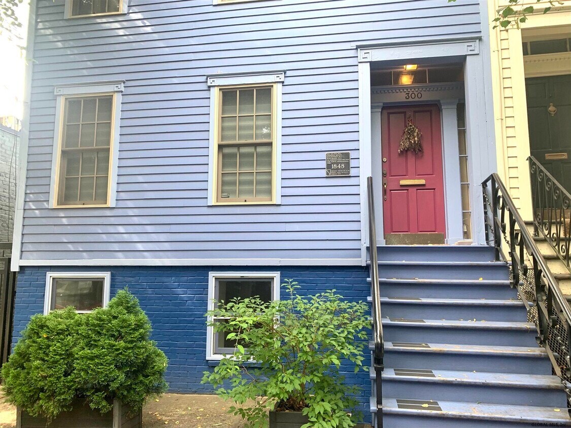Primary Photo - 300 Hudson Ave