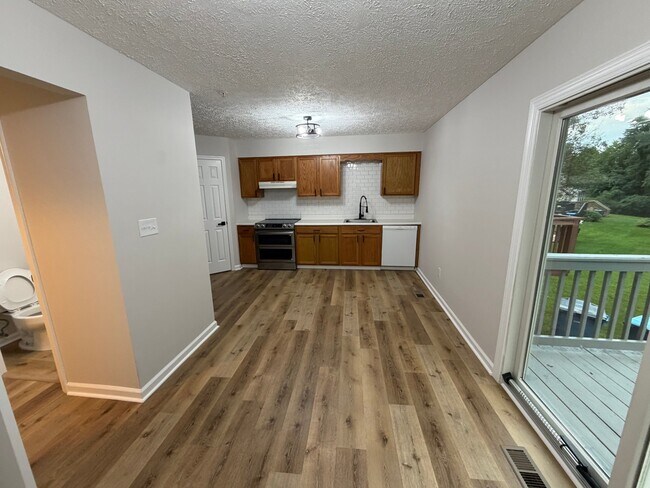 Foto del edificio - 79 Hickory Ln