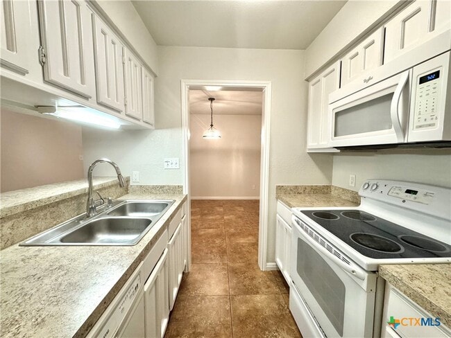 Building Photo - 1202 Thorpe Ln