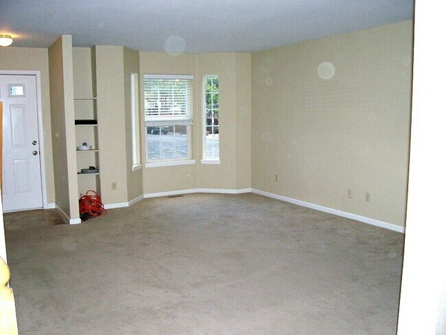 Building Photo - 2805 Leisure Dr