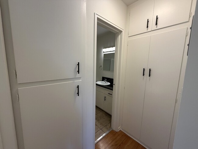 Building Photo - 255 Oakland Ave