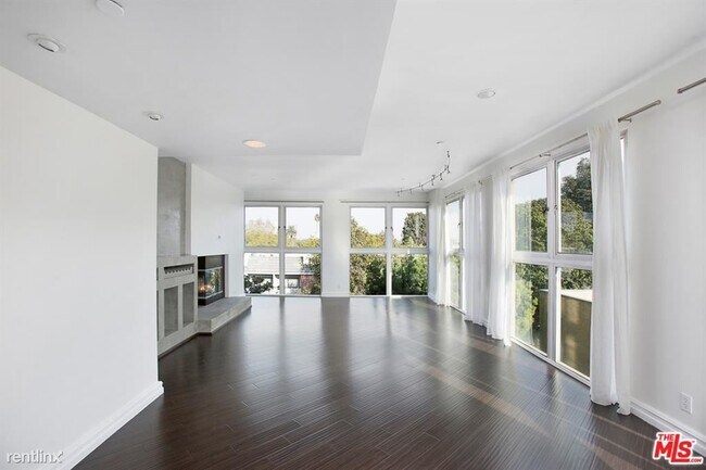 Foto del edificio - 2345 S Bentley Ave