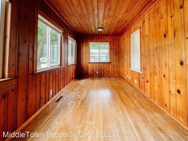 Building Photo - 2 br, 1 bath House - 922 W 15th St