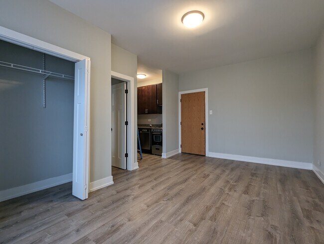 Building Photo - 4857 N Damen Ave
