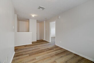 Building Photo - 13983 Maximos Dr