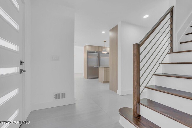 Building Photo - 1 Robin Dr