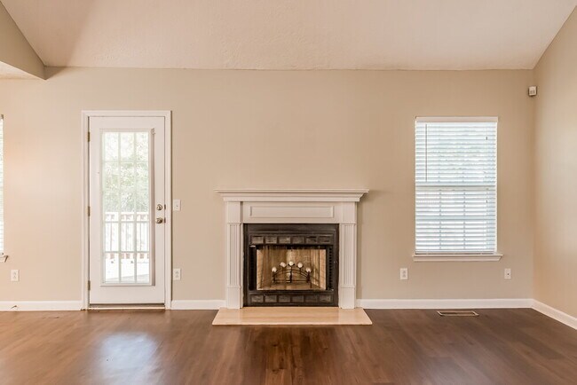 Foto del edificio - 1004 Blue Mountain Ln