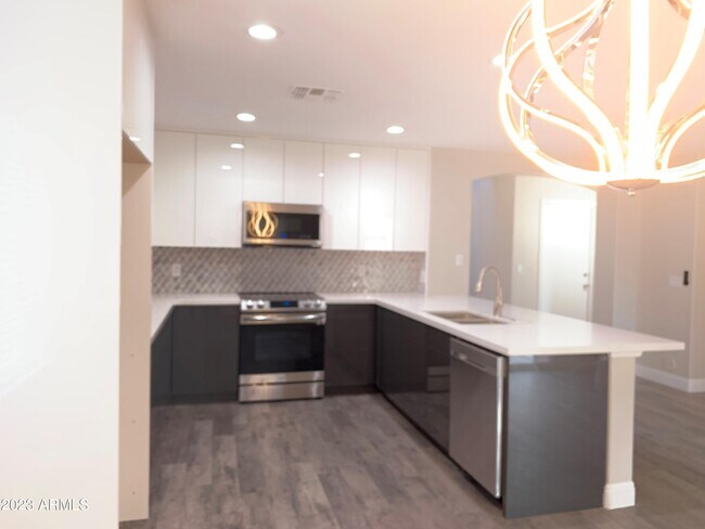 Building Photo - 236 N 152nd Dr