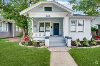 Building Photo - 727 Pecore St