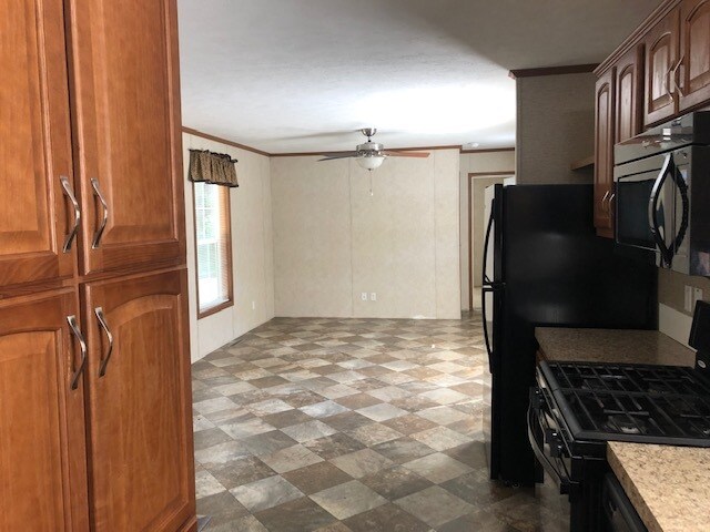 Foto del edificio - 4 Candlewood Mountain Rd