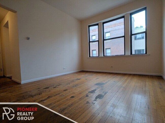 Foto del edificio - 2319 N Kedzie Blvd
