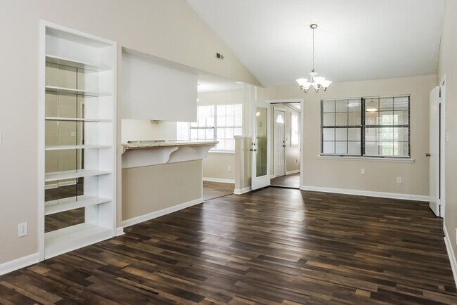 Foto del edificio - Comfortable 4 Bedroom Home in Madison, AL