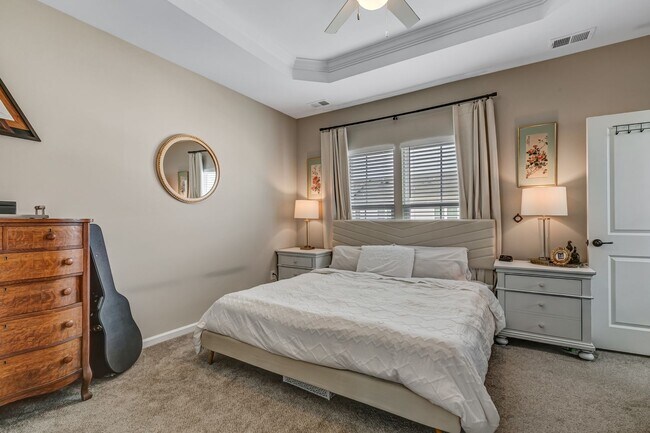 Foto del edificio - Call Sabrina Thomas at 757-767-0767 for more information
