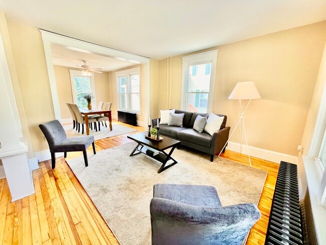 Building Photo - 132 N Main St