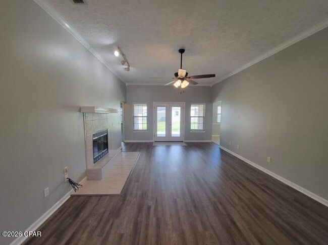 Building Photo - 2406 Maple Ct