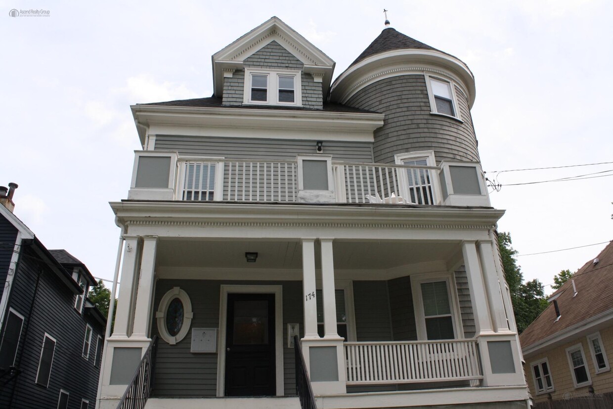 Primary Photo - 174 Grampian Way