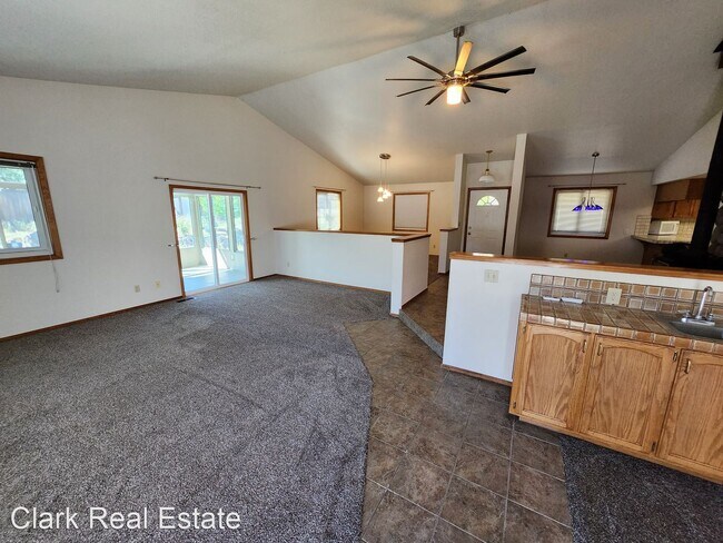 Building Photo - 3 br, 2 bath House - 300 Neilson Road