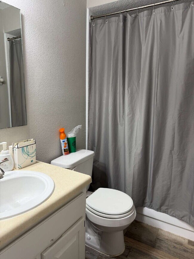 Foto del edificio - 7665 Jana Ln S