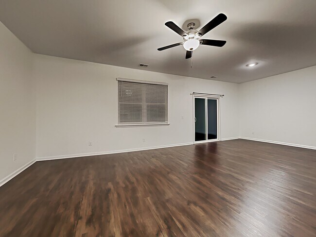 Foto del edificio - 275 Hogan Drive