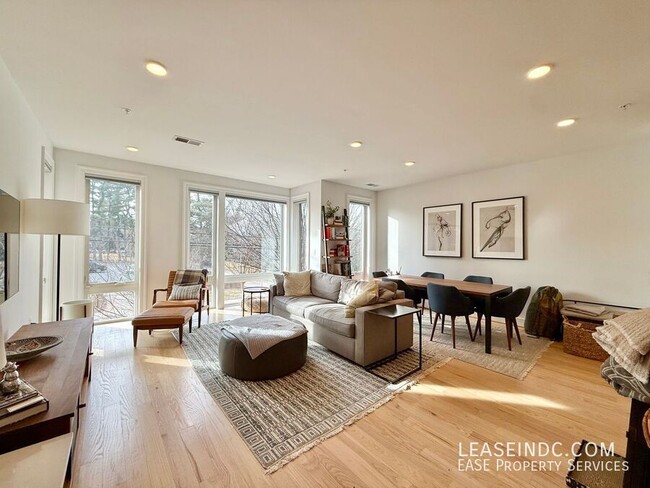 Foto del edificio - 4335 Harrison St NW