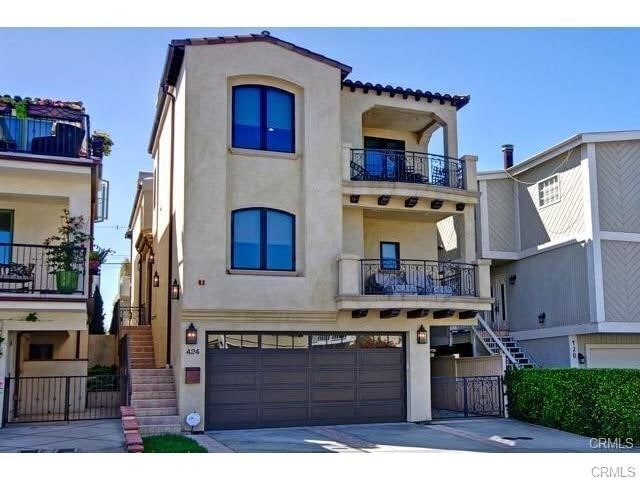 Primary Photo - 424 Marine Ave