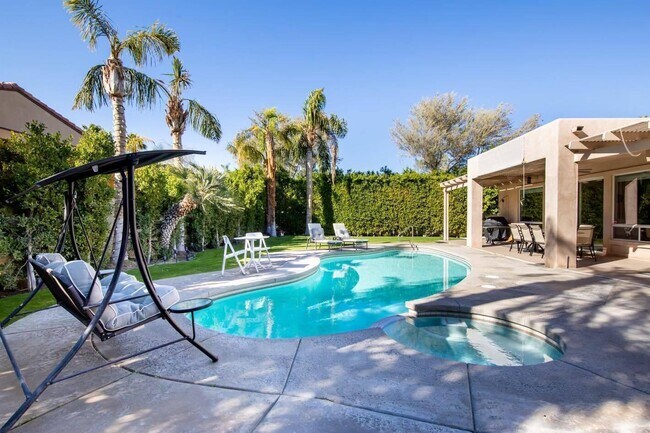 Building Photo - 40741 Avenida Solana