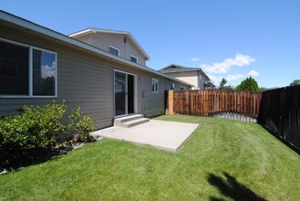 Building Photo - 1386 Brown St