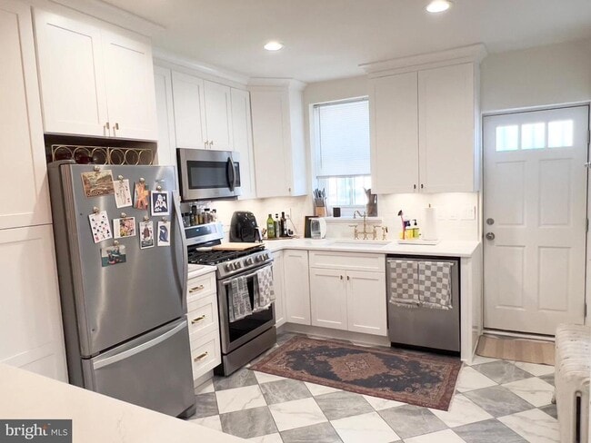 Building Photo - 726 S 16th St