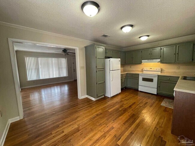 Foto del edificio - 4325 Rice Rd