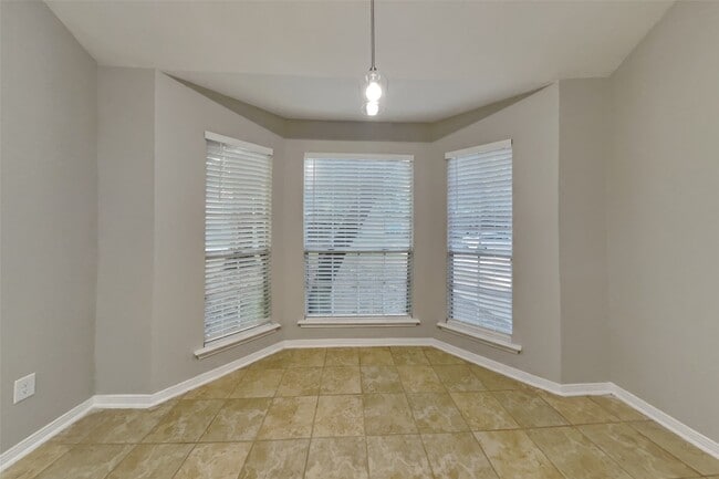 Building Photo - 22 S Rain Forest Ct