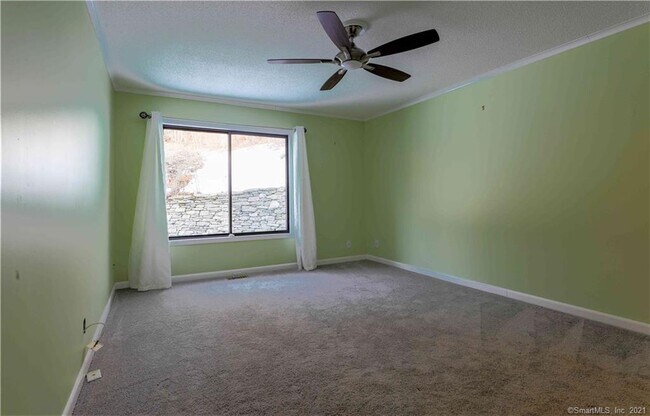 Building Photo - 3 Sweetbriar Ln