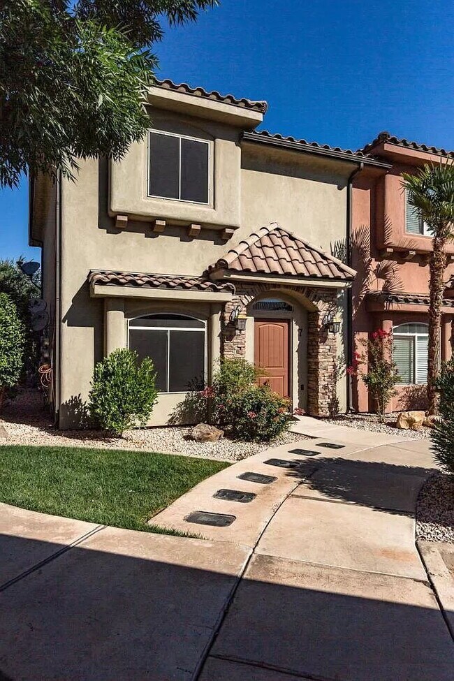 Building Photo - 2075 S Sir Monte Dr