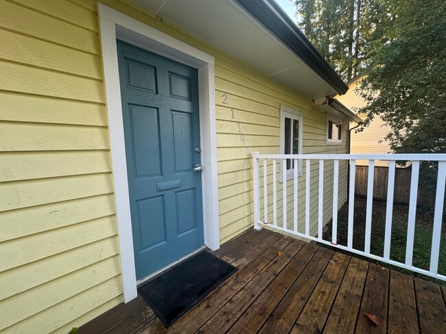 Building Photo - 21190 River Rd