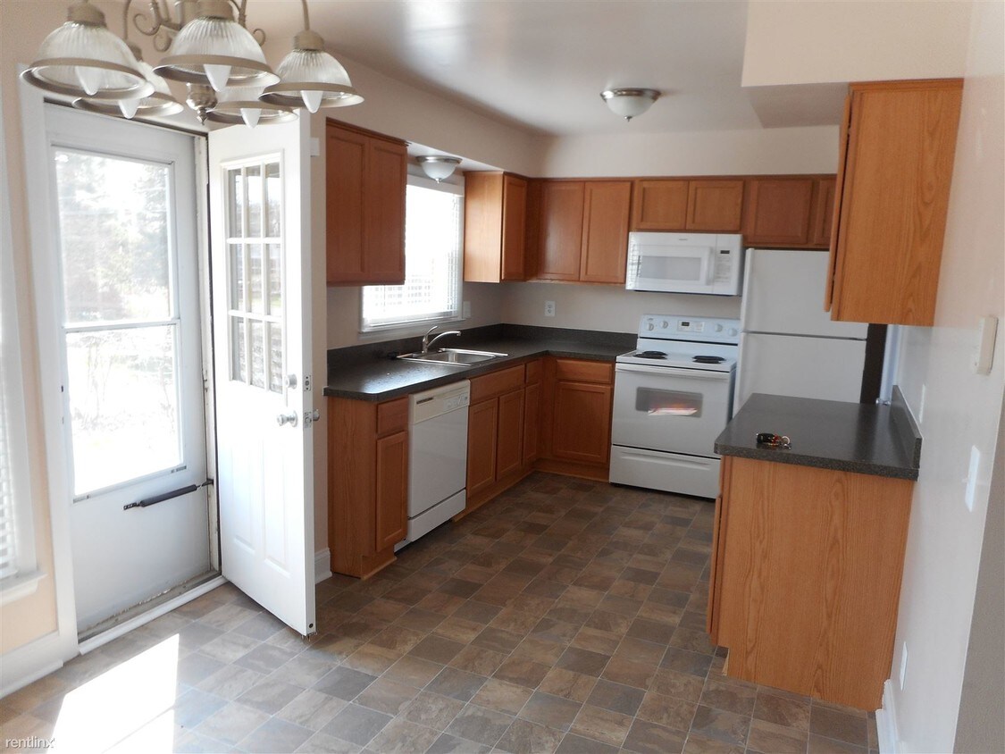 Foto principal - 753 Redding Rd