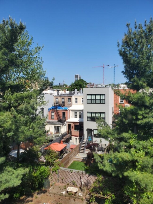 Building Photo - 609 Park Ave
