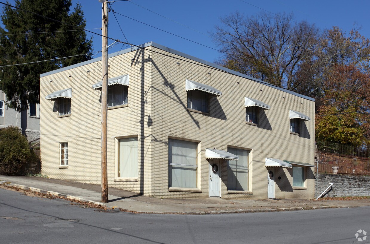 737 Gaston Ave, Fairmont, WV 26554 Apartments in Fairmont, WV